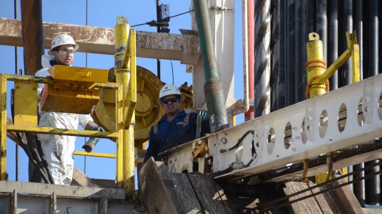 <div>Petroleros: quieren cláusula gatillo."Un 15 por ciento se puede discutir si hay cláusula".</div><div><br></div>