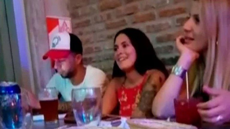 Defederico fue visto junto a una mujer en un bar, pero él contó que se trata de una amiga íntima suya y que incluso Cinthia la conoce.