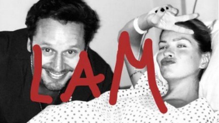 La actriz se retrató junto al Vicuña, minutos antes de realizarse la cesárea.