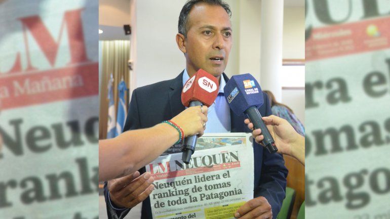 El peronista Zúñiga usó títulos periodísticos para desmentir a Pechi.