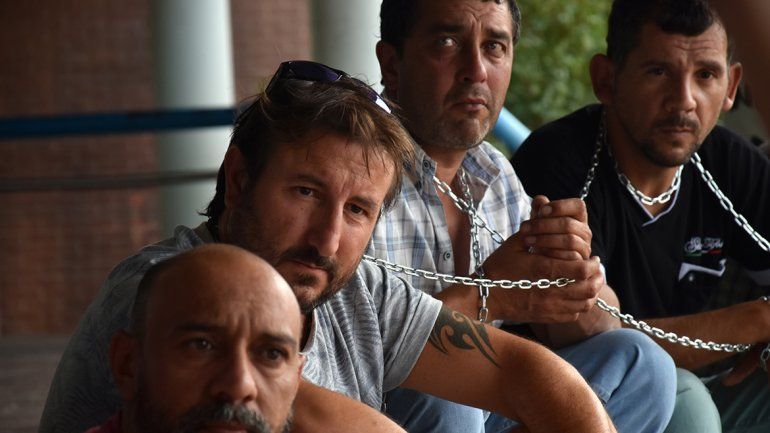 Por el momento, la ministra de educación no se acercó a hablar con ellos.