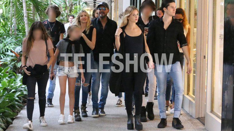Valdés y Tinelli armaron una familia ensamblada con un hijo en común y los de sus anteriores relaciones.