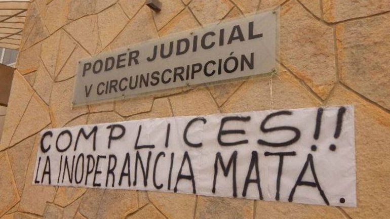 Mujeres se manifestaron en la V Circunscripción Judicial, en Chos Malal.