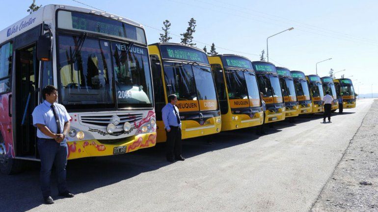 En la Plaza de las Banderas se presentaron los nuevos colectivos.