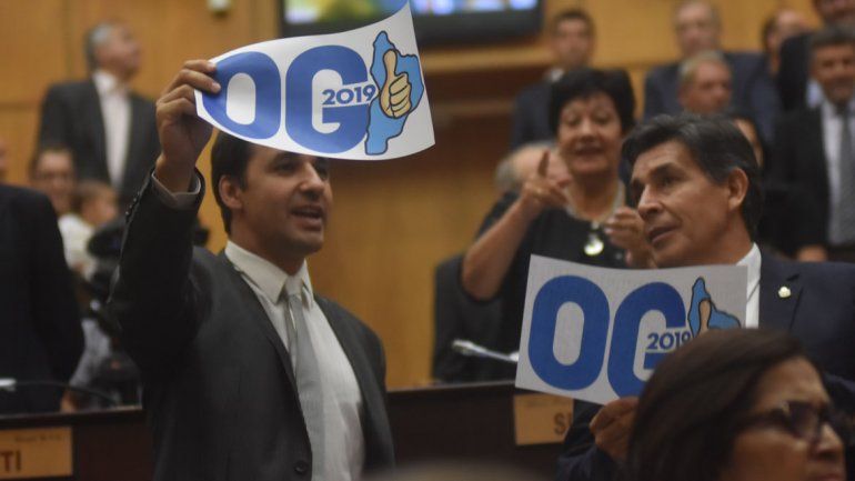 Domínguez se sumó a la campaña del pulgar arriba por la reelección.