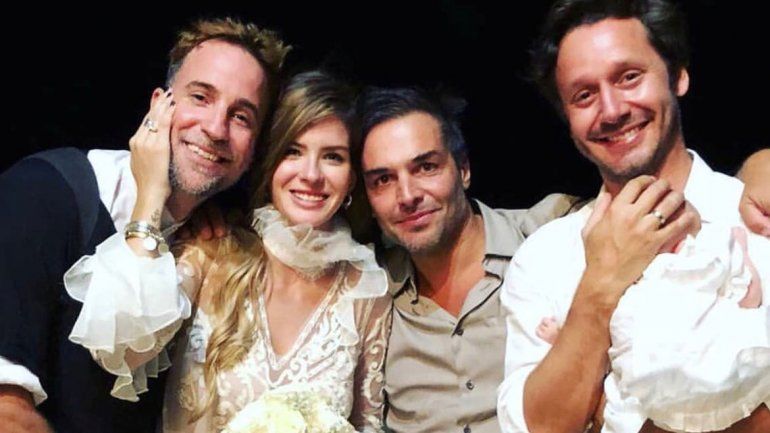 La actriz también festejó el fin de semana su cumpleaños número 26, junto al principito chileno y su beba.