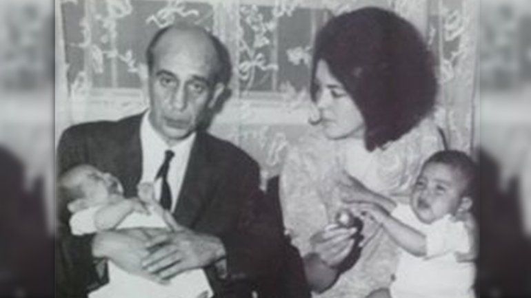 El matrimonio que los crió.