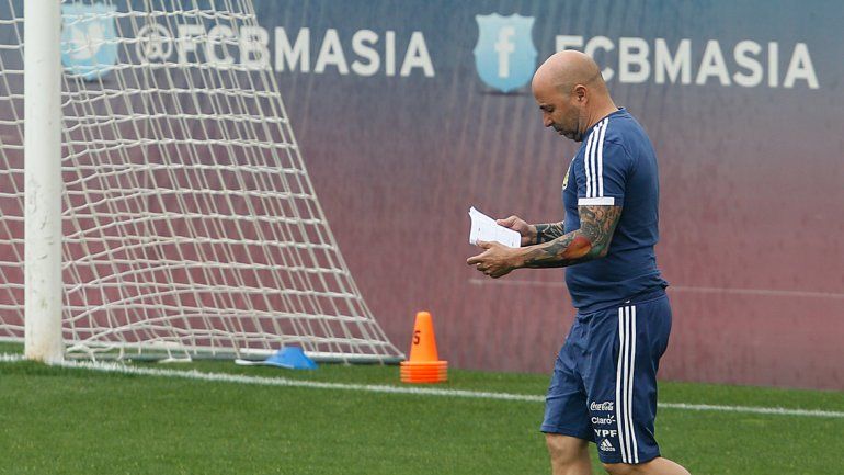 Sampaoli tiene más dudas que certezas a pocos días.