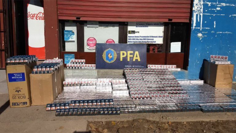 En total, secuestraron 100 cartones de cigarrillos.