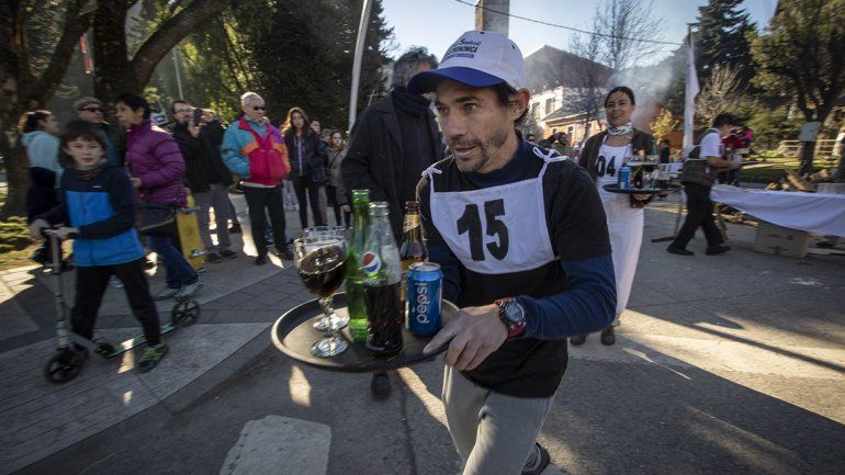 <p>La competencia de mozos también animo la jornada. </p>