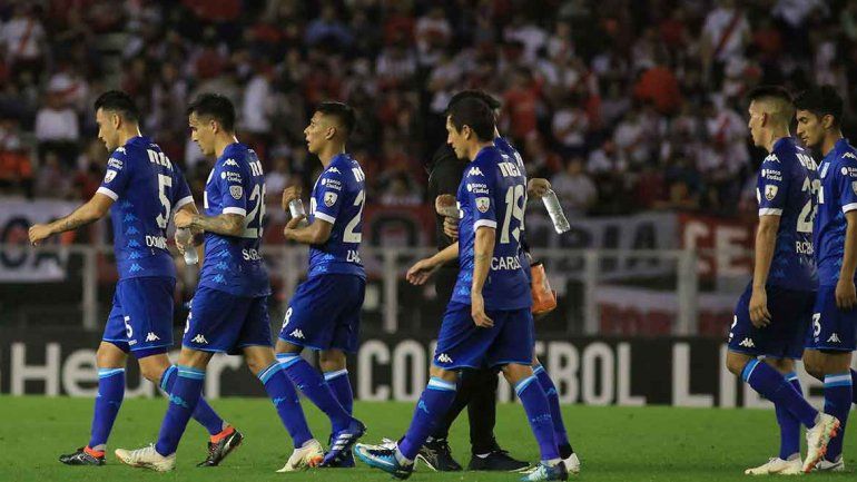 Los jugadores de Racing se van tristes tras una frustración que caló hondo en la Academia.