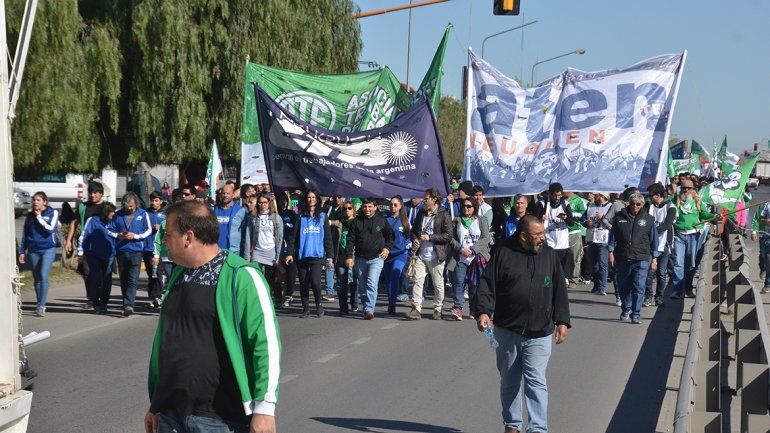 Se movilizaron unas diez mil personas a lo largo de la ruta 22.