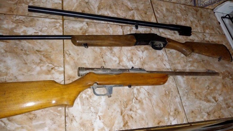 La Policía allanó en Centenario, Cinco Saltos y Barda del Medio en simultáneo.