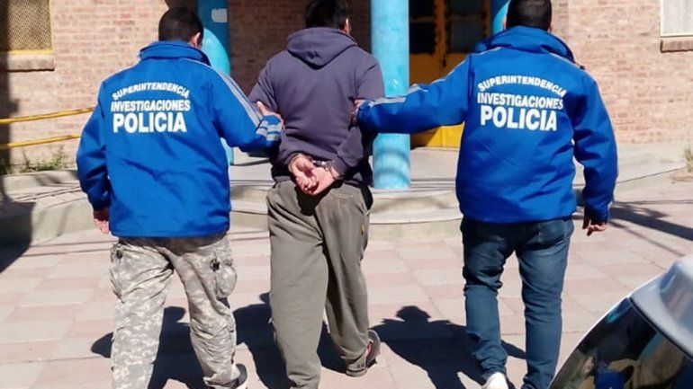 La Policía allanó en Centenario, Cinco Saltos y Barda del Medio en simultáneo.