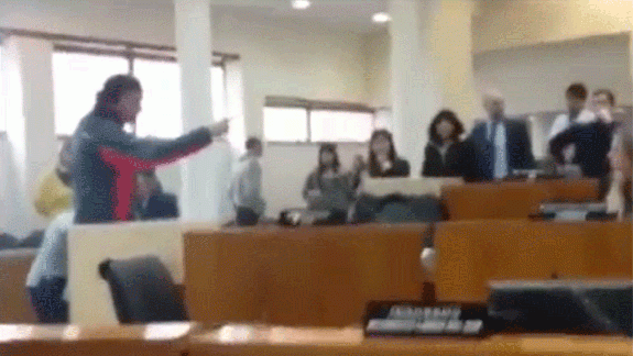 Video: así fueron los incidentes en el interior del Concejo
