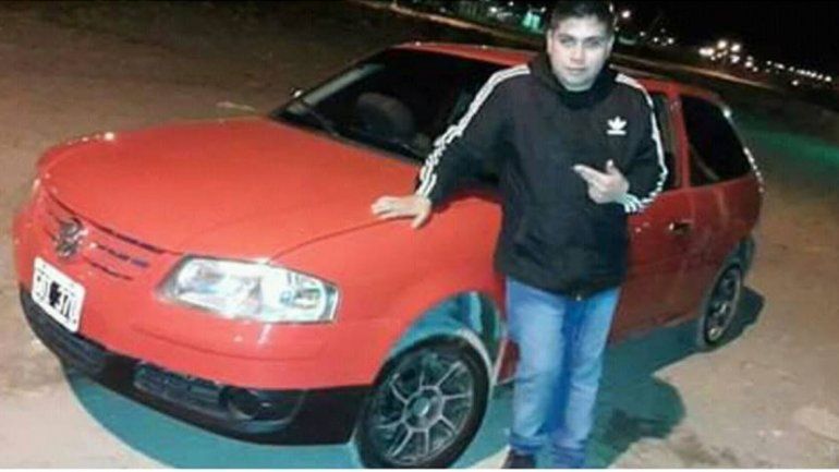 El auto en el que se fueron los jóvenes.