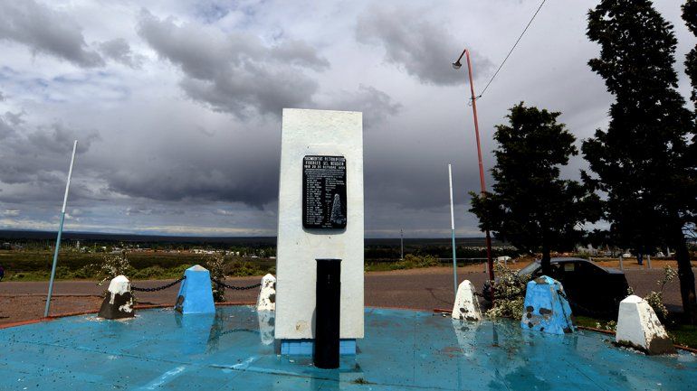 El monumento al pozo 1. El lugar donde todo comenzó: un monumento recuerda al Pozo Patria.