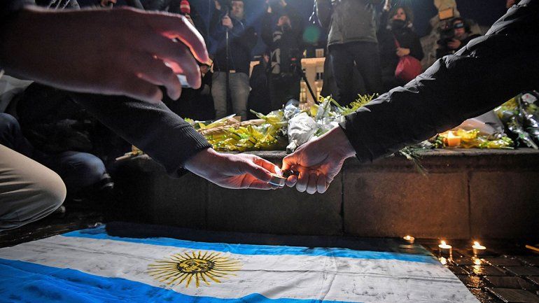 <p> En Francia simpatizantes del Nantes recordaron al delantero argentino. </p>