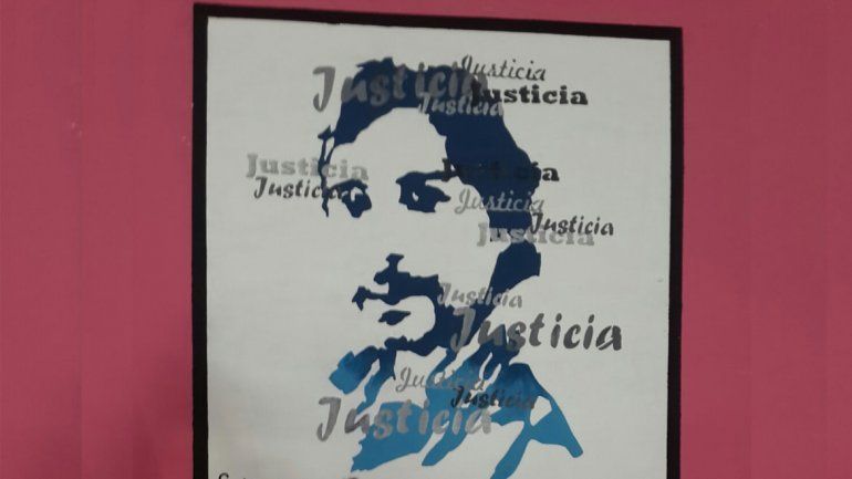 Esta semana se terminó un mural en la escuela, que exige justicia completa para Carlos Fuentealba.