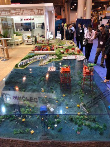 Una maqueta de una plataforma submarino. Este tipo de presentaciones fueron estrellas en la OTC.