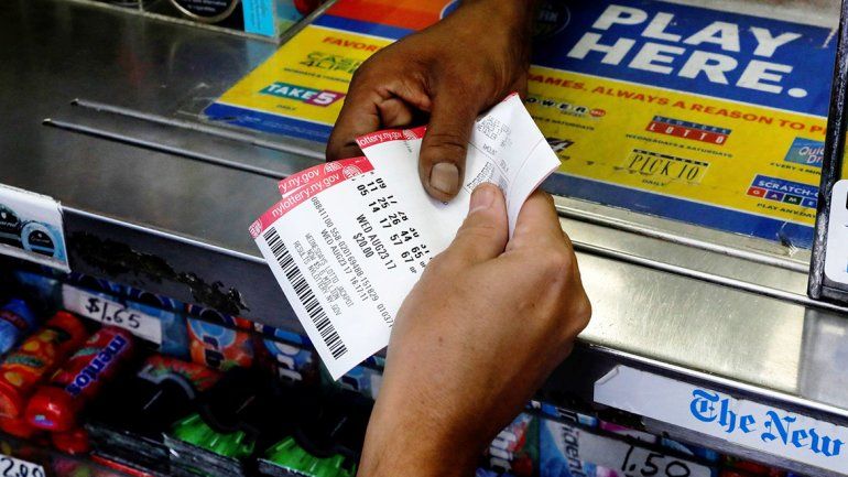 A woman missed the age of a parent and won the lottery