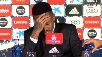 video: nueva estrella del madrid se descompuso en plena presentacion video: nueva estrella del madrid se descompuso en plena presentacion