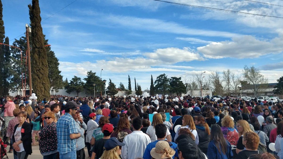 Dolor y conmoción: la comarca petrolera despidió a Luciano | Cutral Co, Crimen de Luciano - Lmneuquen.com