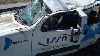 una camioneta del issn volco en chos malal en la ruta 43