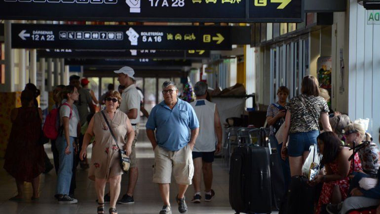 En la ETON, la CNRT inspecciona el estado de los colectivos que pasan por Neuquén. 
