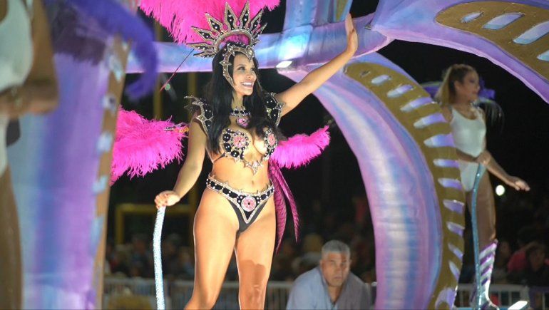 Charlotte Caniggia en un Carnaval y casamiento