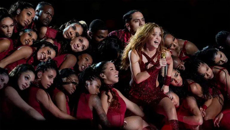 Shakira protagonizó una multitudinaria coreografía en el Super Bowl 2020. 