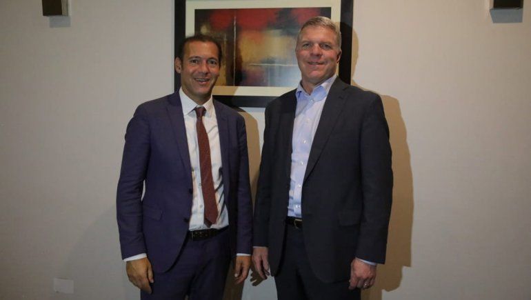 Gutiérrez se reunión con Glenn Scott de Exxon.