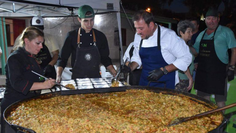 Cipoleño la rompe en la cocina de Las Grutas