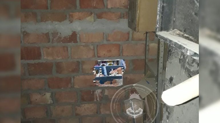 El boquetero fue detenido dentro del local.