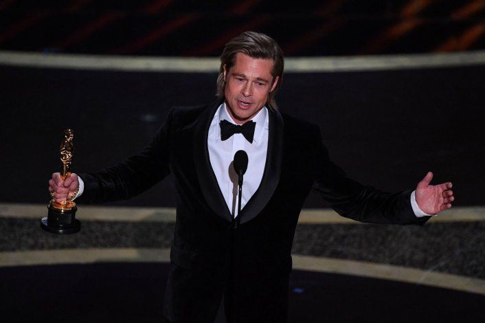 Brad Pitt se llevó la primera estatuilla de la noche en los Premios Oscar.