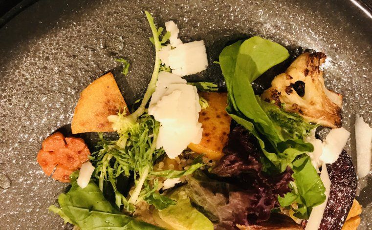 Ensalada Quinoa y vegetales asados, Aura