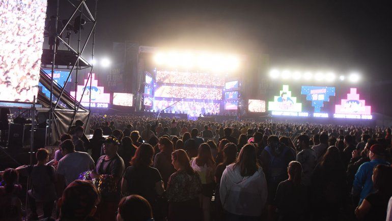 La Fiesta de la Confluencia tuvo su noche de estreno. 