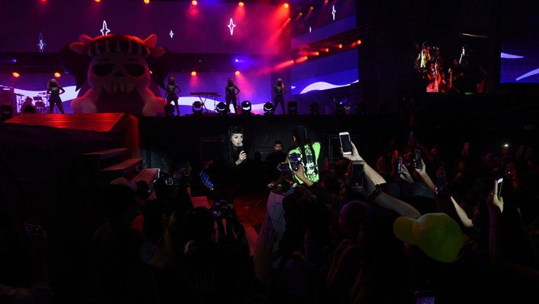 Cazzu y Ambar en la Fiesta de la Confluencia.