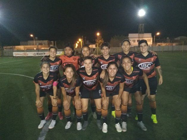 El equipo inicial en la final frente a Pacífico.