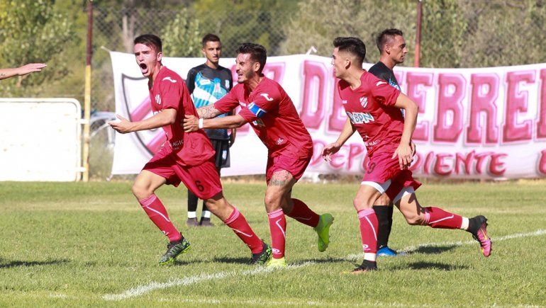 ¡Maestro! El festejo de gol de Sánchez, el jugador de Independiente que quiere ser docente.