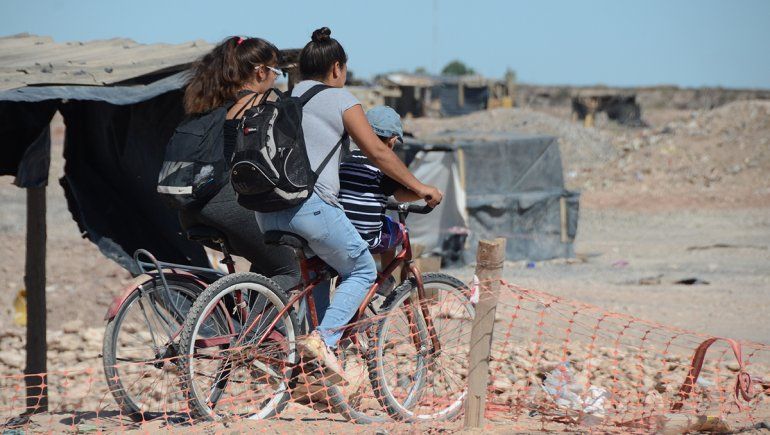 Salud en la Toma Casimiro Gómez: hay nenes enfermos y con picaduras