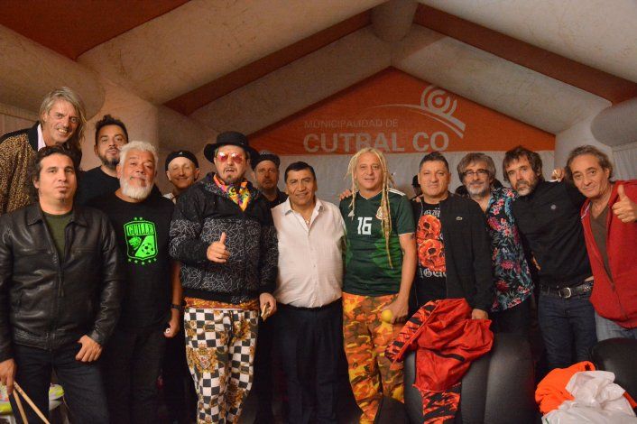 José Rioseco junto a los Decadentes.