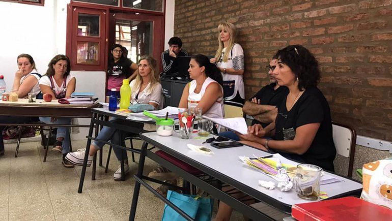 La consejera escolar Angélica Lagunas participó de la reunión de la Escuela 180 con autoridades del CPE.