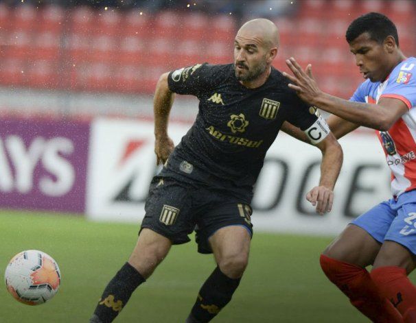 Racing lo dio vuelta en su debut en la Copa Libertadores