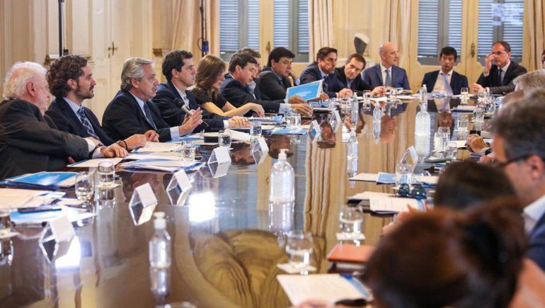 El decreto lleva la firma de todo el gabinete nacional.