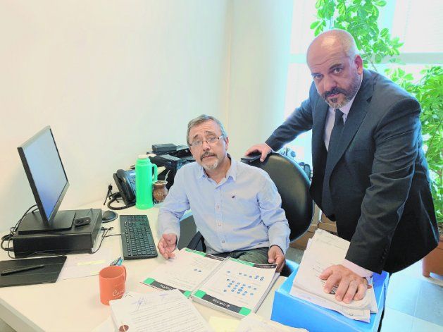 El fiscal de Delitos Económicos, Marcelo Jara, y el funcionario judicial Marcelo Zárate investigan la causa.