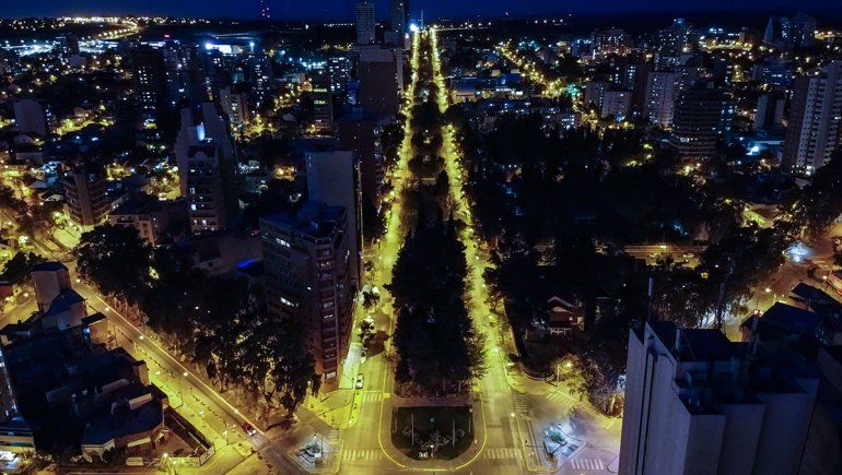 Neuquén durante la primera noche de restricción de circulación.