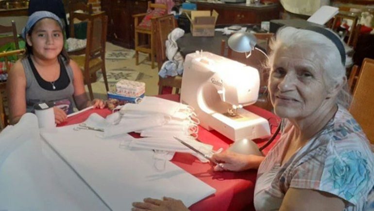 Etherline confeccionó 50 barbijos durante la cuarentena.