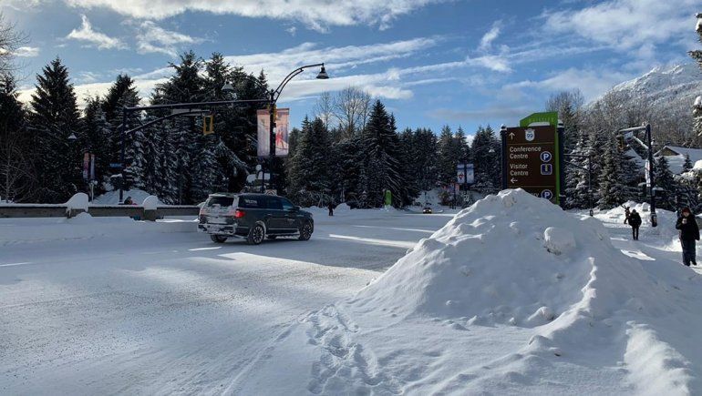 Cruce de calles en Whistler, Canadá.