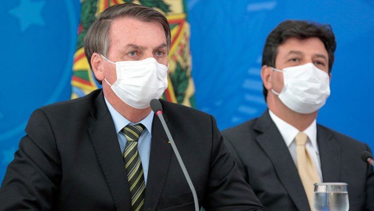Bolsonaro y Mandetta durante una conferencia de prensa.